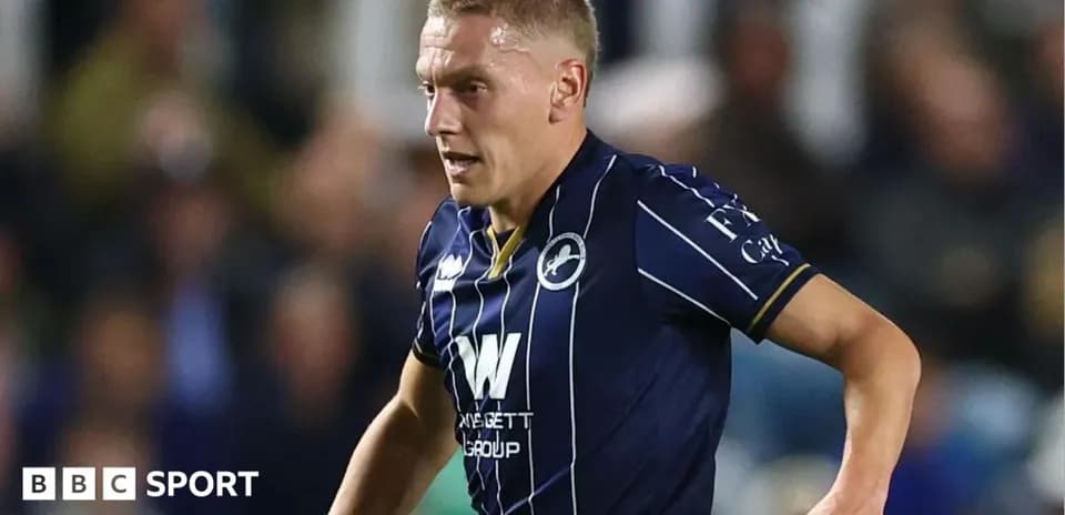 Jugador de Millwall corriendo durante un partido