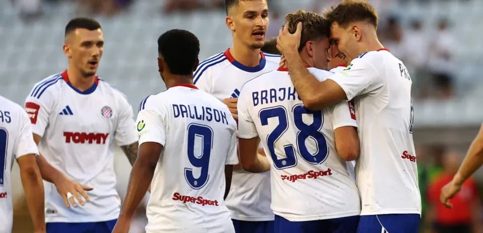 Jugadores de Hajduk Split celebrando un gol