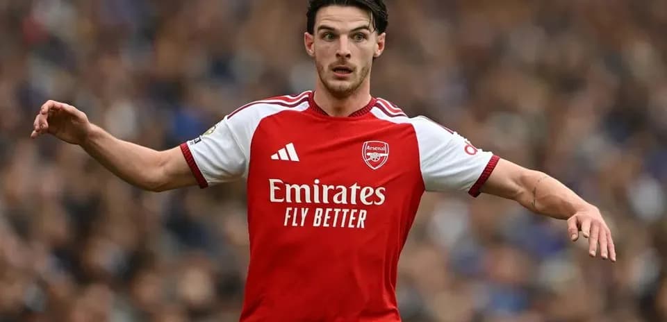 Jugador del Arsenal corriendo durante un partido