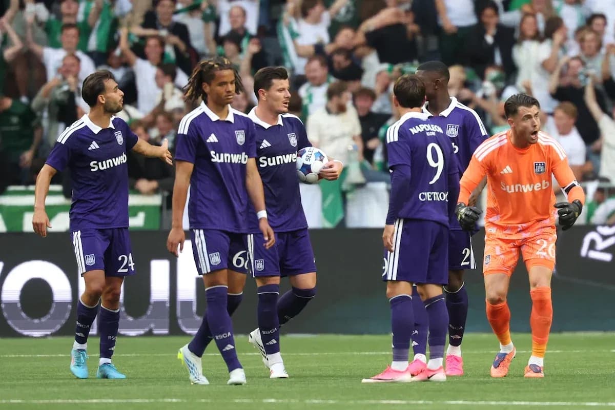 Jugadores de Anderlecht celebrando un gol