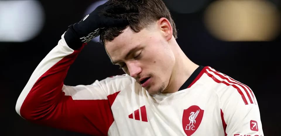 Jugador de Liverpool con la cabeza agachada tras el partido