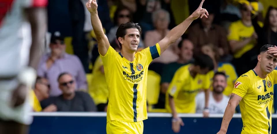 Jugador del Villarreal celebra un gol