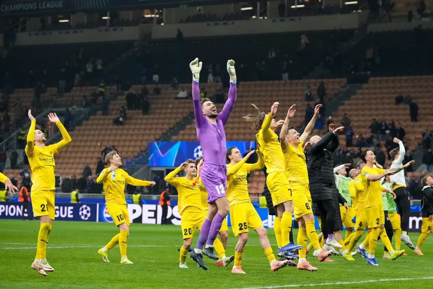 Jugadores de Bodo/Glimt celebrando la victoria