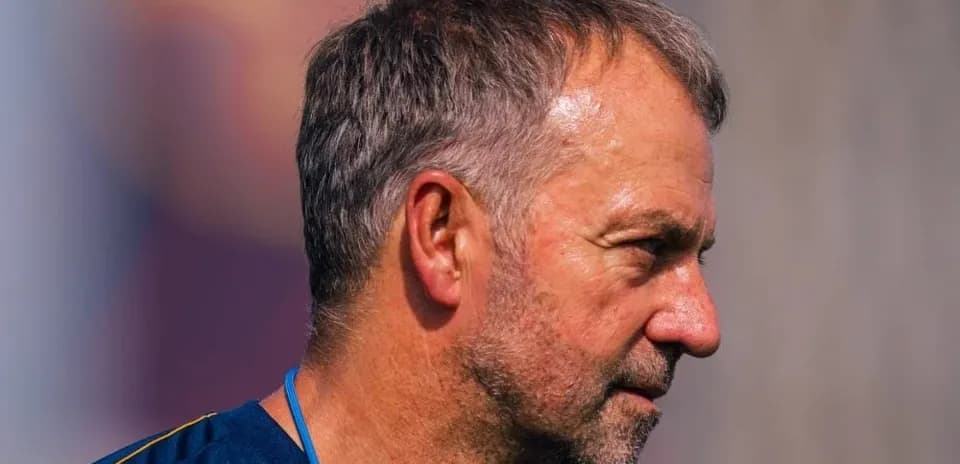 Entrenador en perfil durante la sesión de entrenamiento