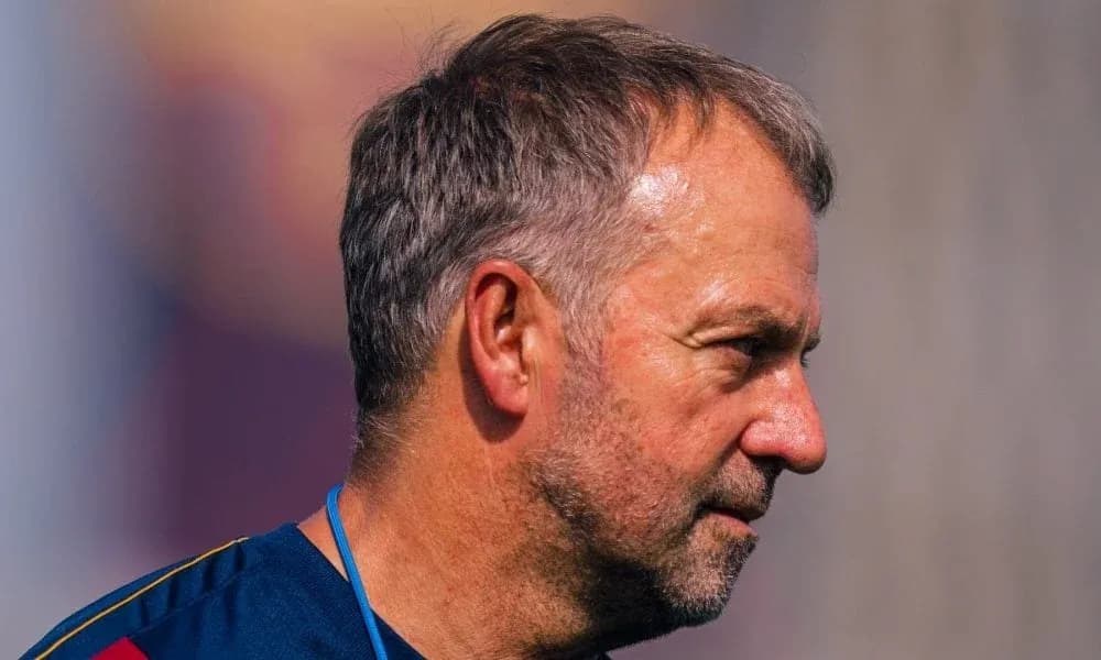 Entrenador en perfil durante la sesión de entrenamiento