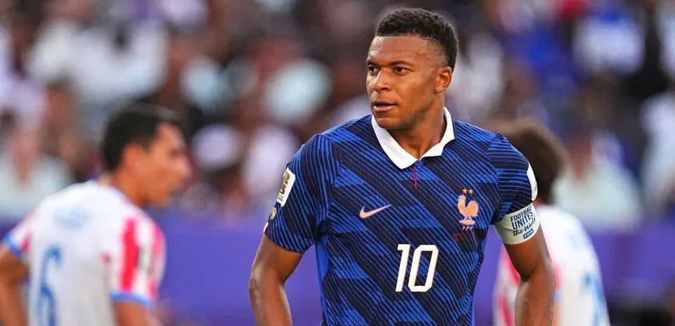 Kylian Mbappé en partido con la selección francesa
