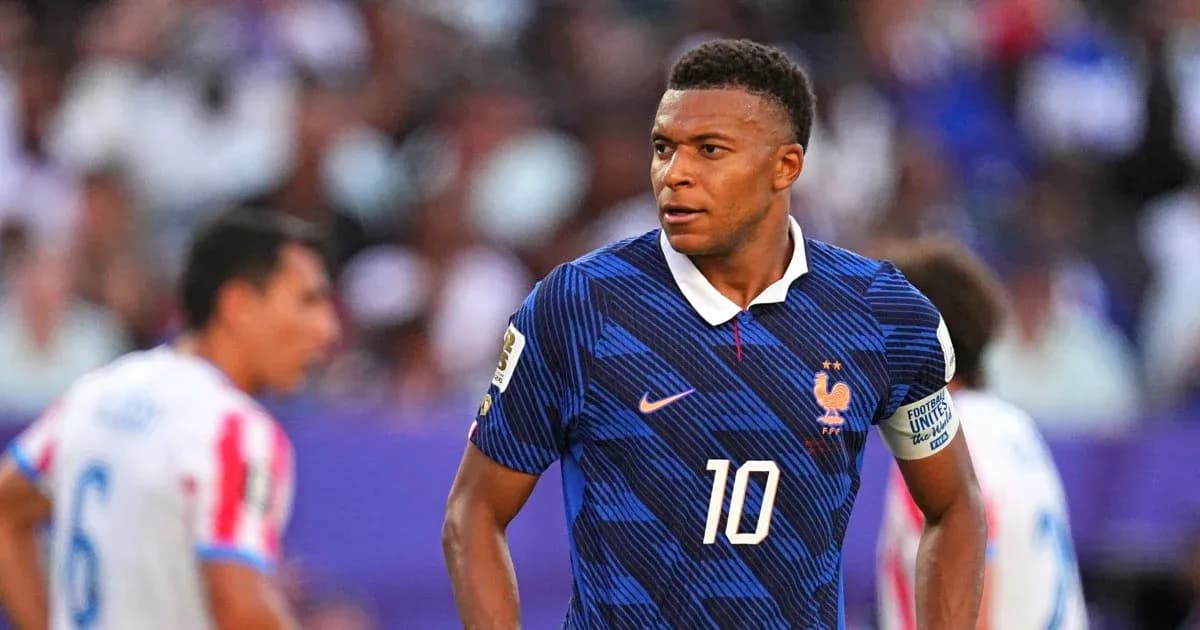 Kylian Mbappé en partido con la selección francesa