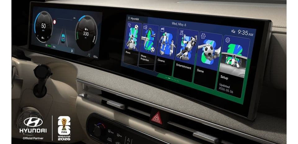 Pantalla de control del vehículo con opciones multimedia