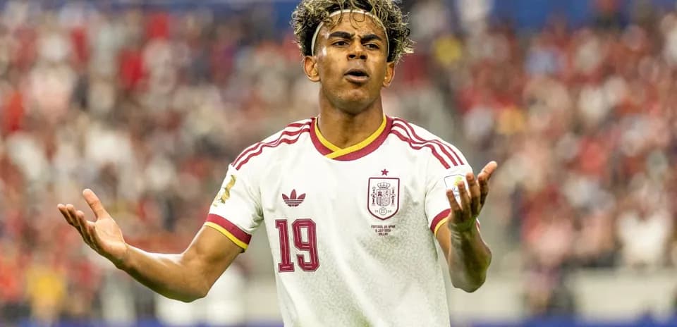 Jugador de España mostrando frustración durante el partido