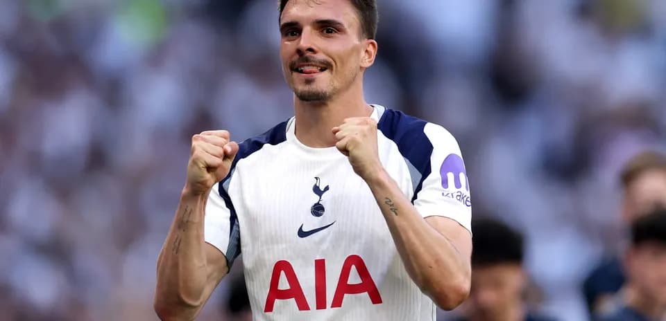 Jugador de Tottenham celebrando un gol