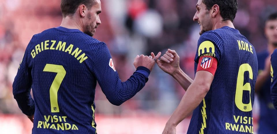 Griezmann y Koke celebrando en el partido