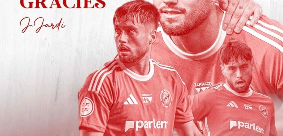 Jugador agradecido con imágenes en fondo rojo