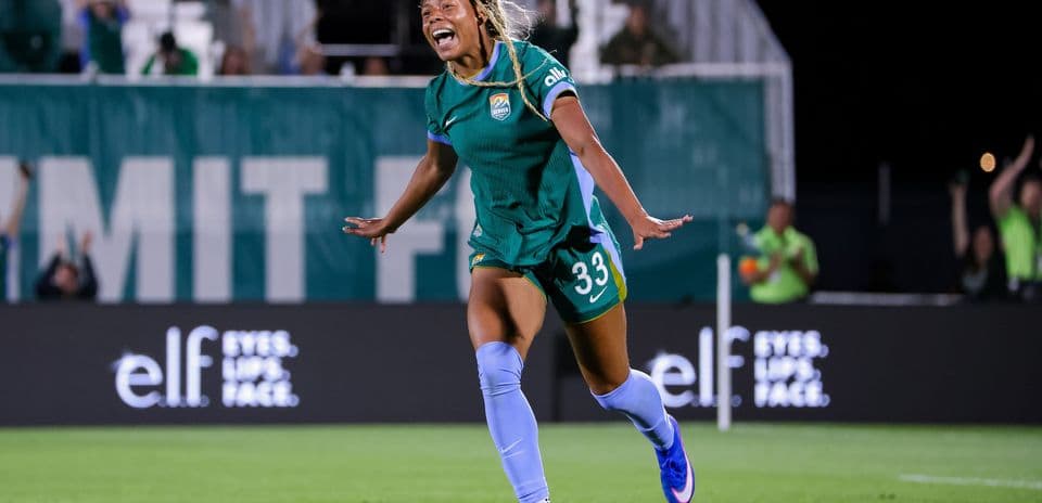 Jugadora celebrando un gol en el partido