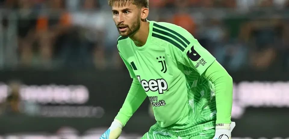 Portero de Juventus preparado para jugar en el partido