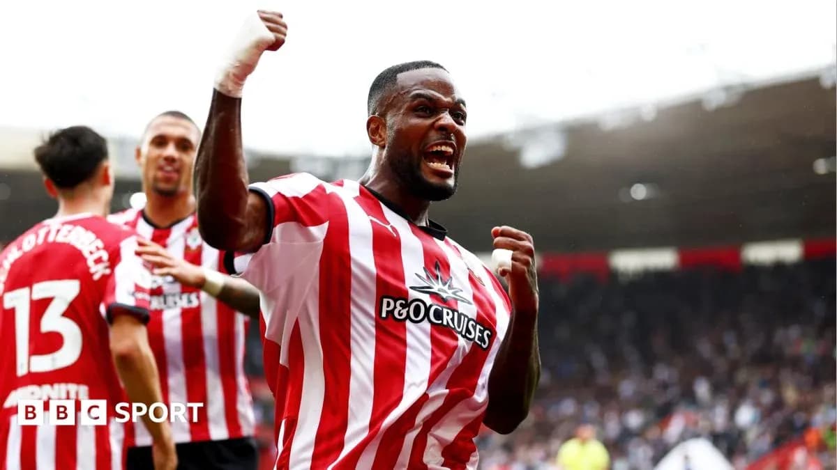 Jugador de Southampton celebrando un gol con compañeros