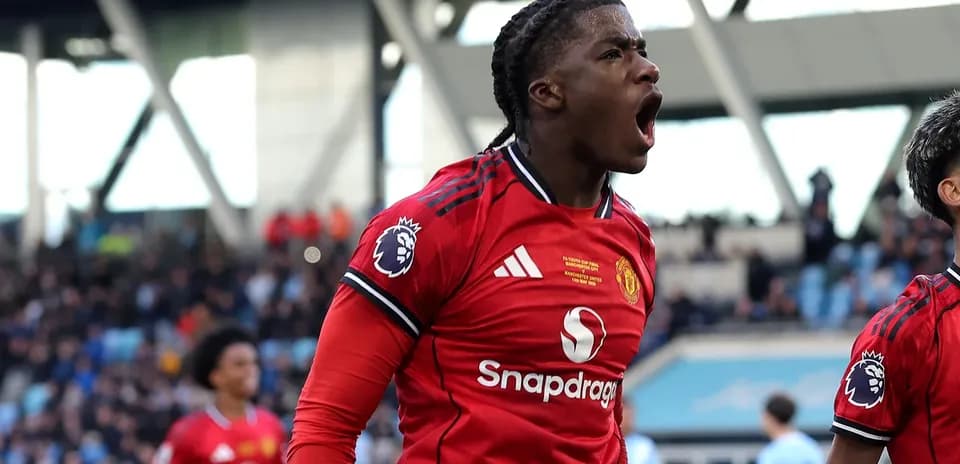 Jugador de Manchester United celebra un gol en el estadio