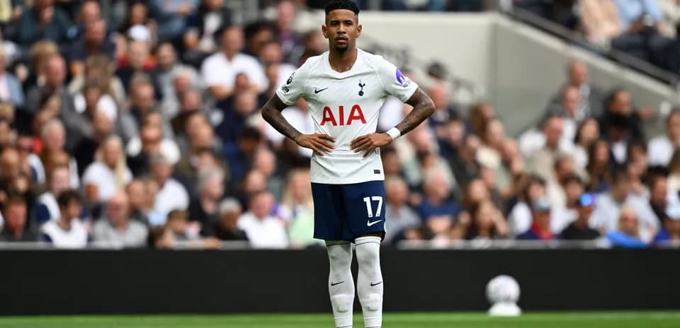 Jugador de Tottenham en acción durante el partido