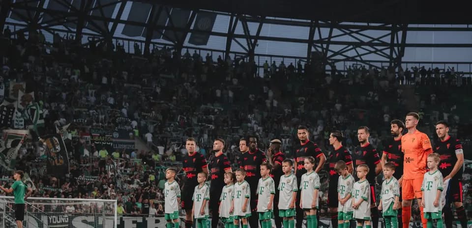 Jugadores de Ferencvarosi TC en el campo