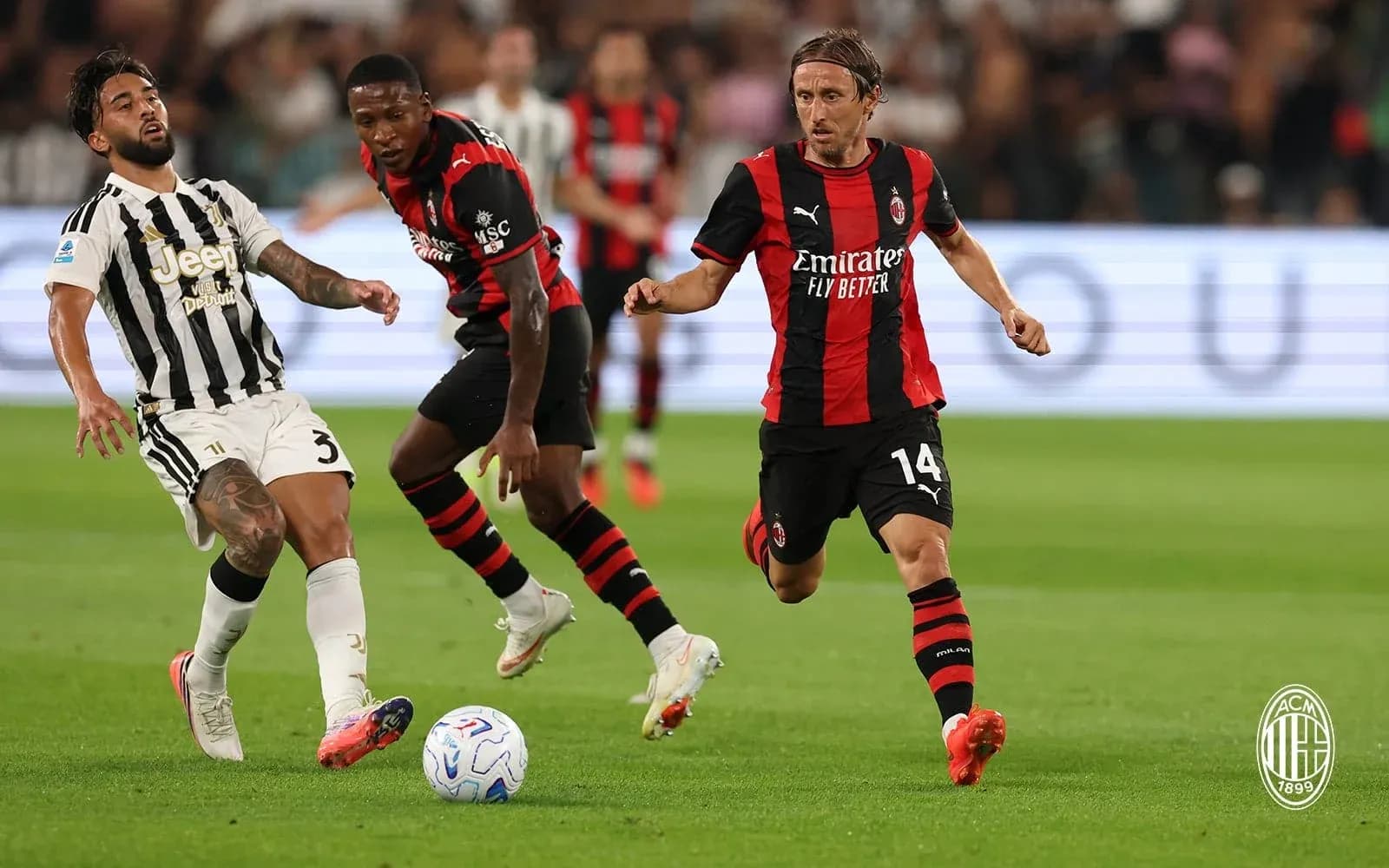 Jugadores de Juventus y AC Milan en acción