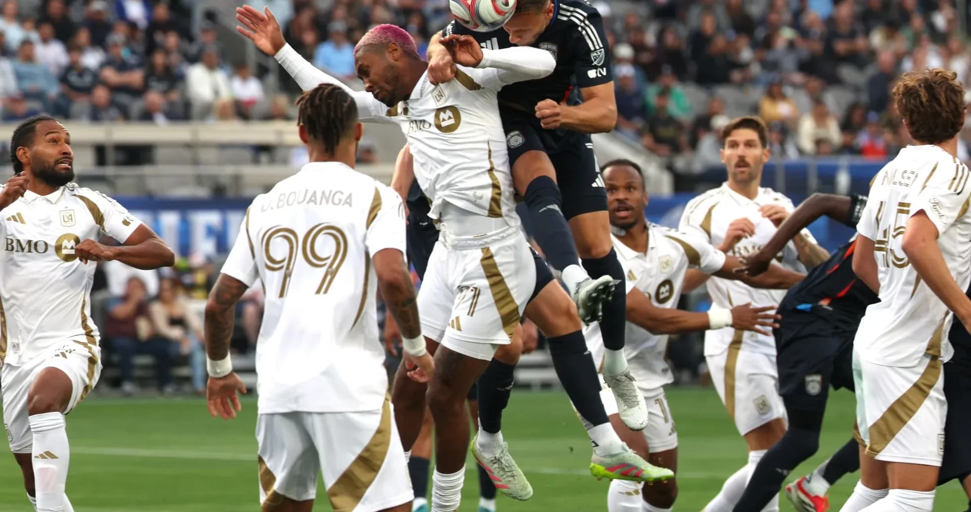 Acción del partido entre Los Angeles FC y San Diego