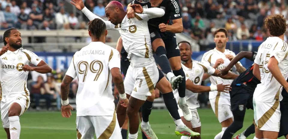 Acción del partido entre Los Angeles FC y San Diego
