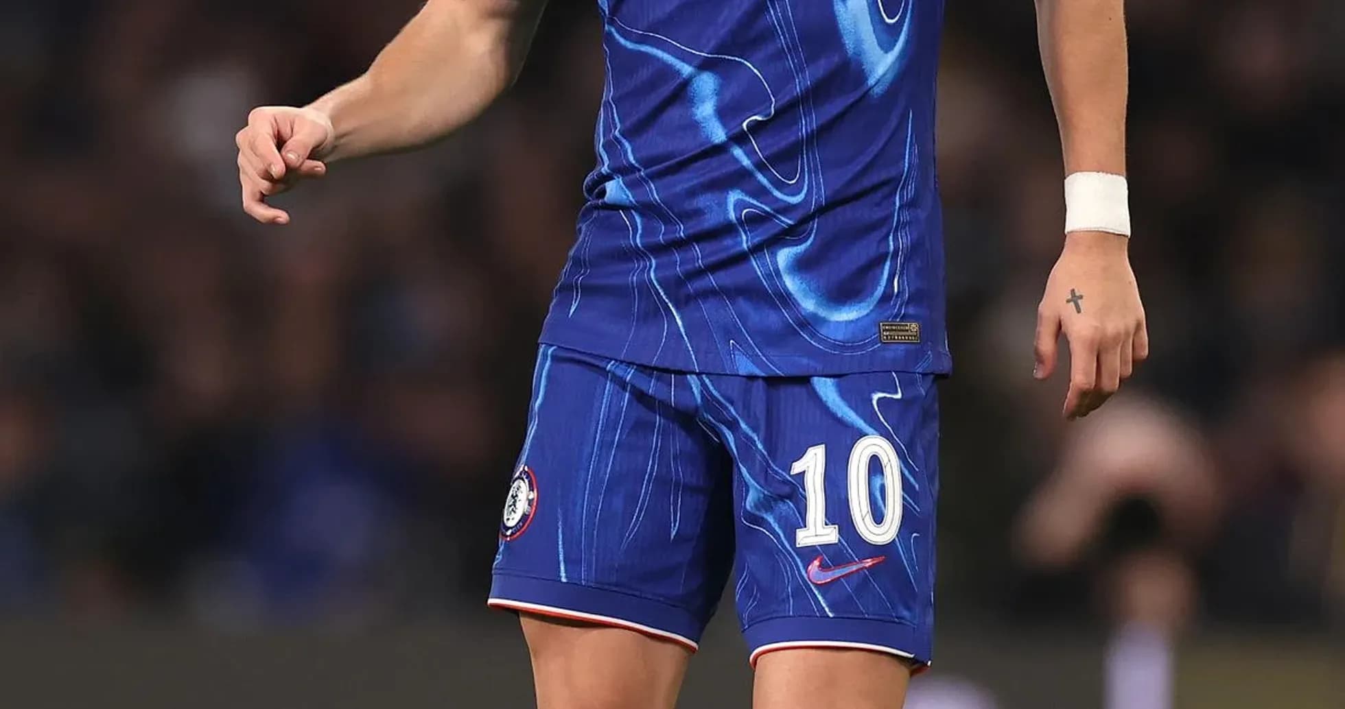 Jugador de Chelsea con balón durante el partido