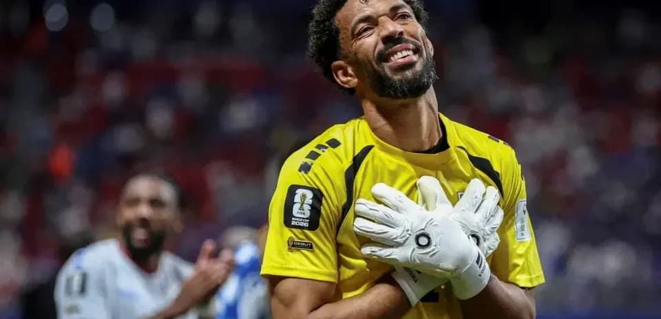 Portero en celebración tras victoria en partido