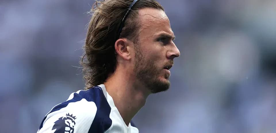 Jugador de Tottenham en perfil durante el partido