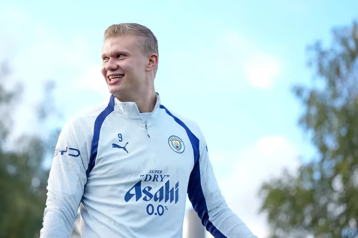 Jugador de Manchester City entrenando en campo