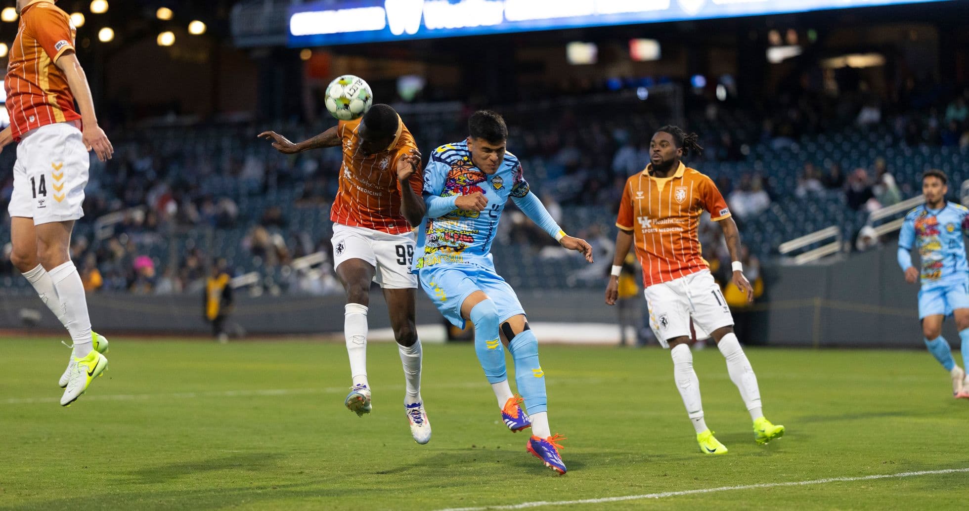 El Paso Locomotive vs Lexington en el campo
