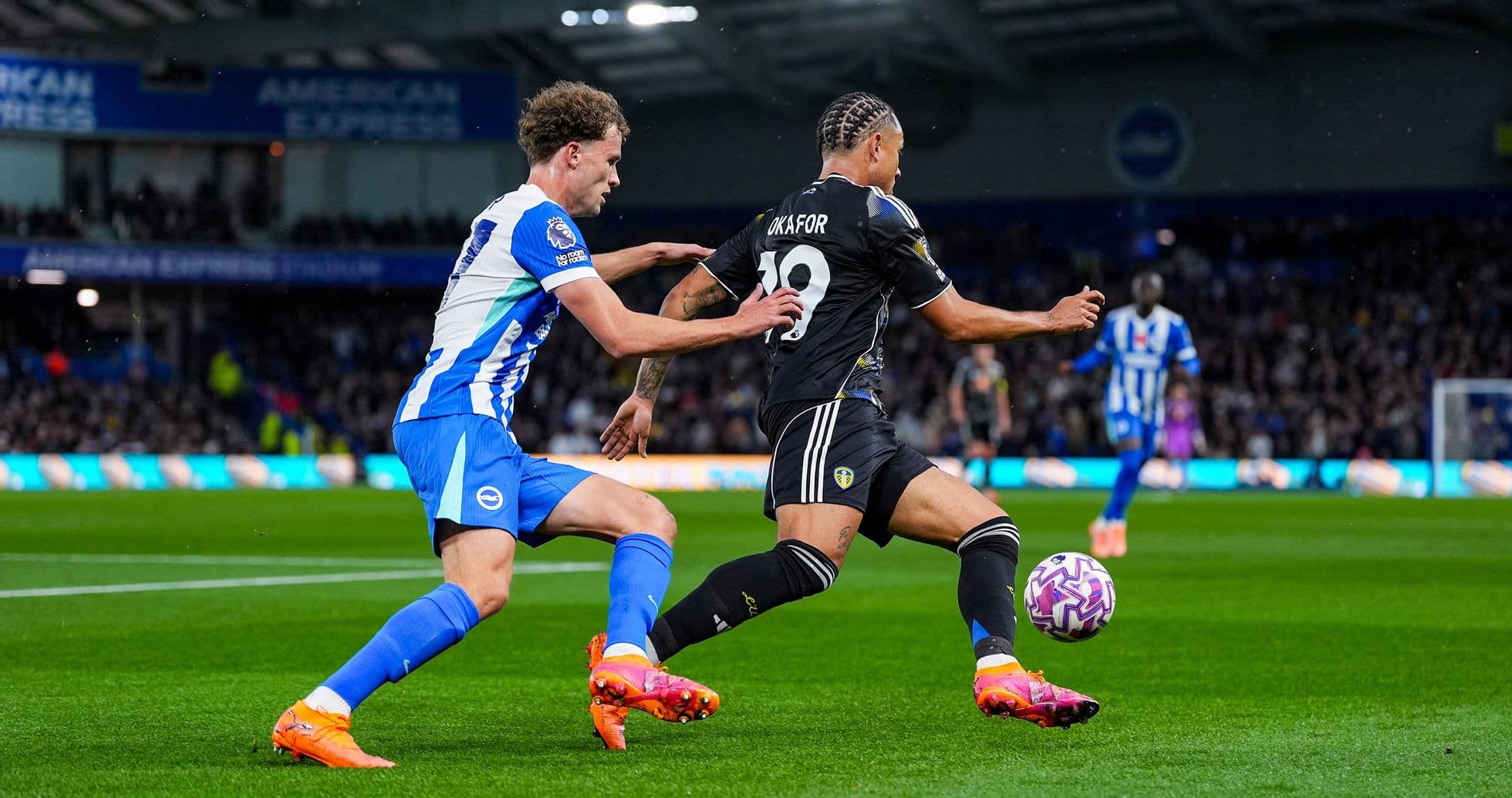 Jugador de Leeds en acción contra Brighton
