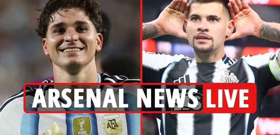 Jugadores de fútbol celebrando, con texto de noticias