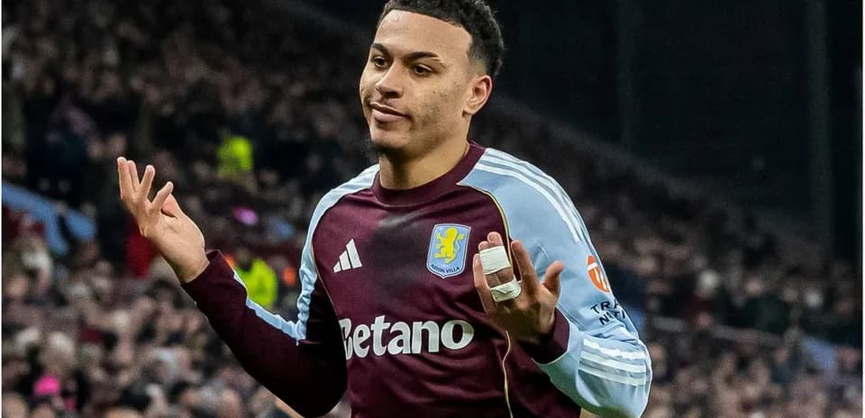 Jugador de Aston Villa con gesto de confusión
