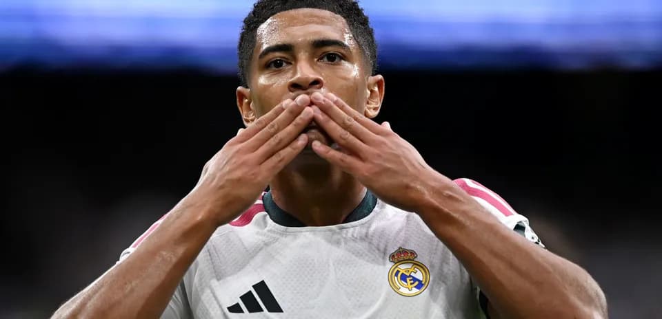 Jugador de Real Madrid celebrando con un gesto