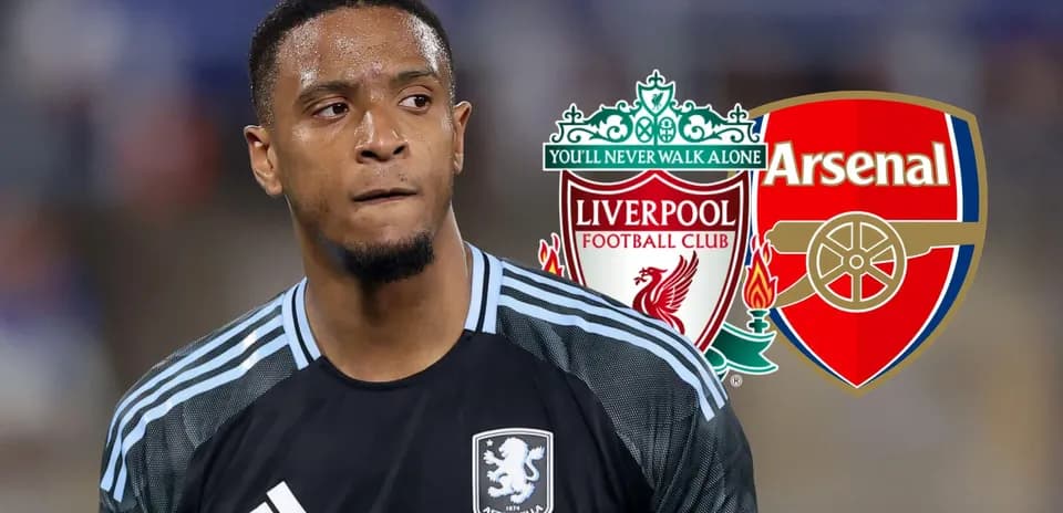 Portero con logotipos de Liverpool y Arsenal de fondo