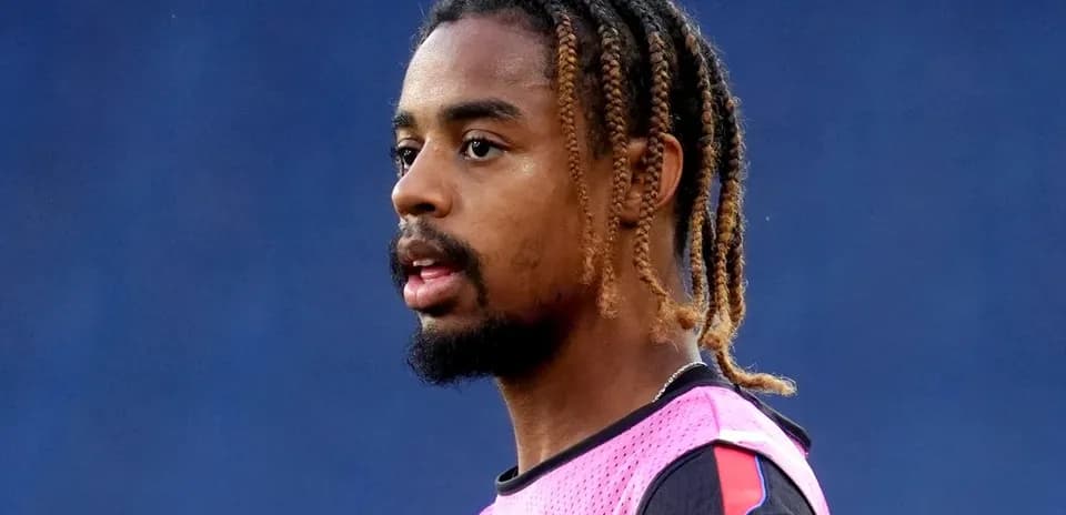 Jugador en camiseta de entrenamiento durante sesión