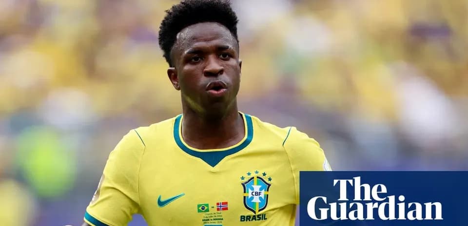Jugador de Brasil en camiseta amarilla durante el partido