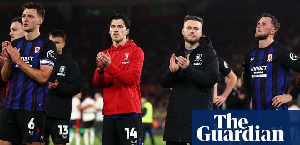 Jugadores de Middlesbrough aplaudiendo tras el partido