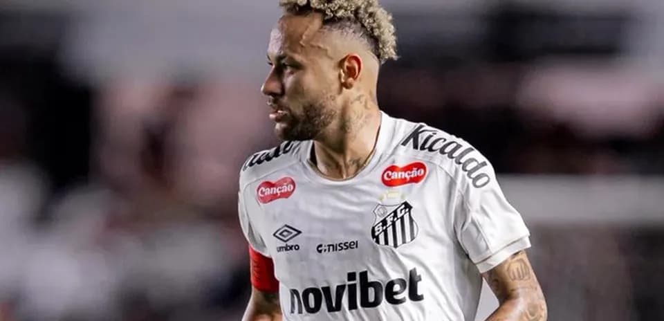 Neymar jugando para Santos en el partido