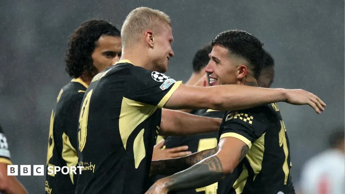 Jugadores celebrando un gol durante el partido