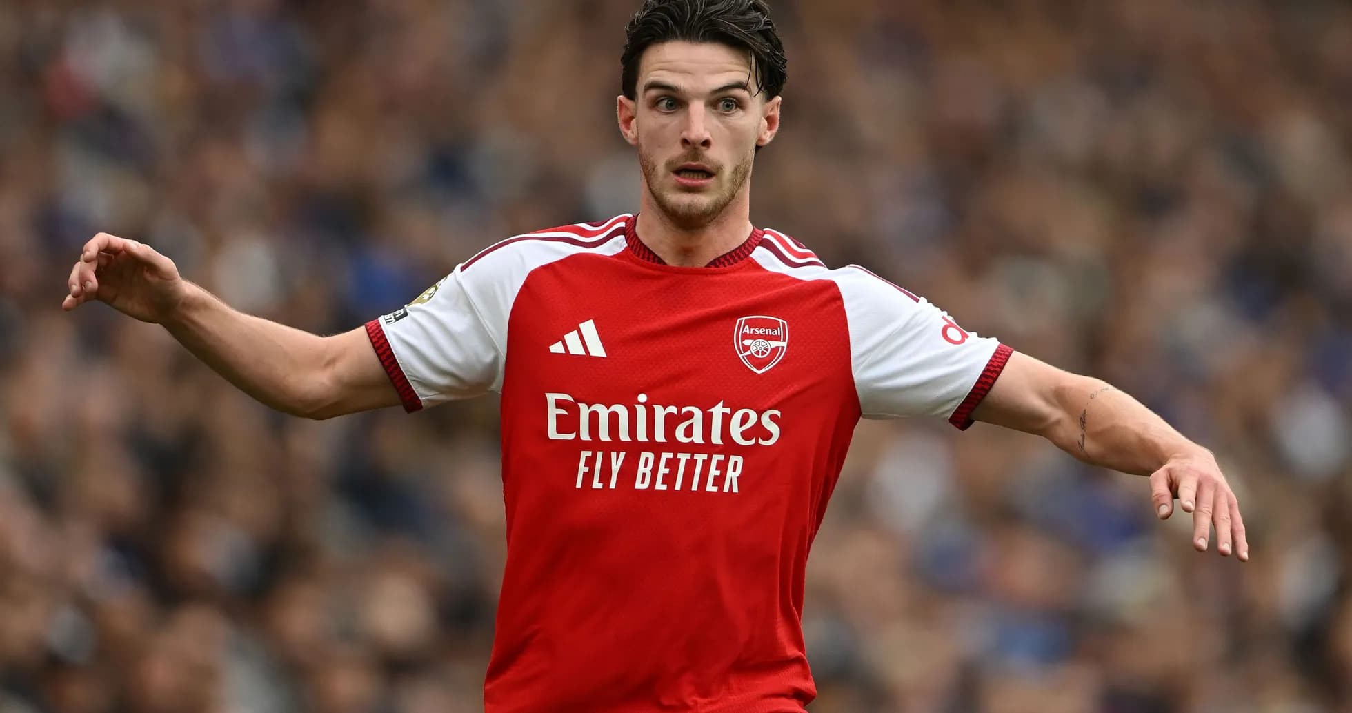 Jugador de Arsenal en acción durante el partido