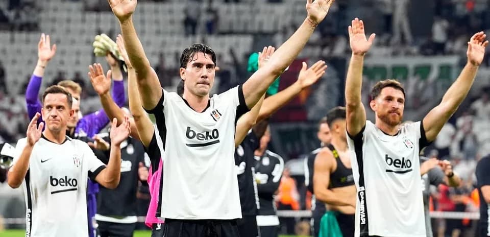 Jugadores de Beşiktaş celebrando al final del partido