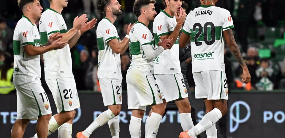 Jugadores del Elche celebrando un gol