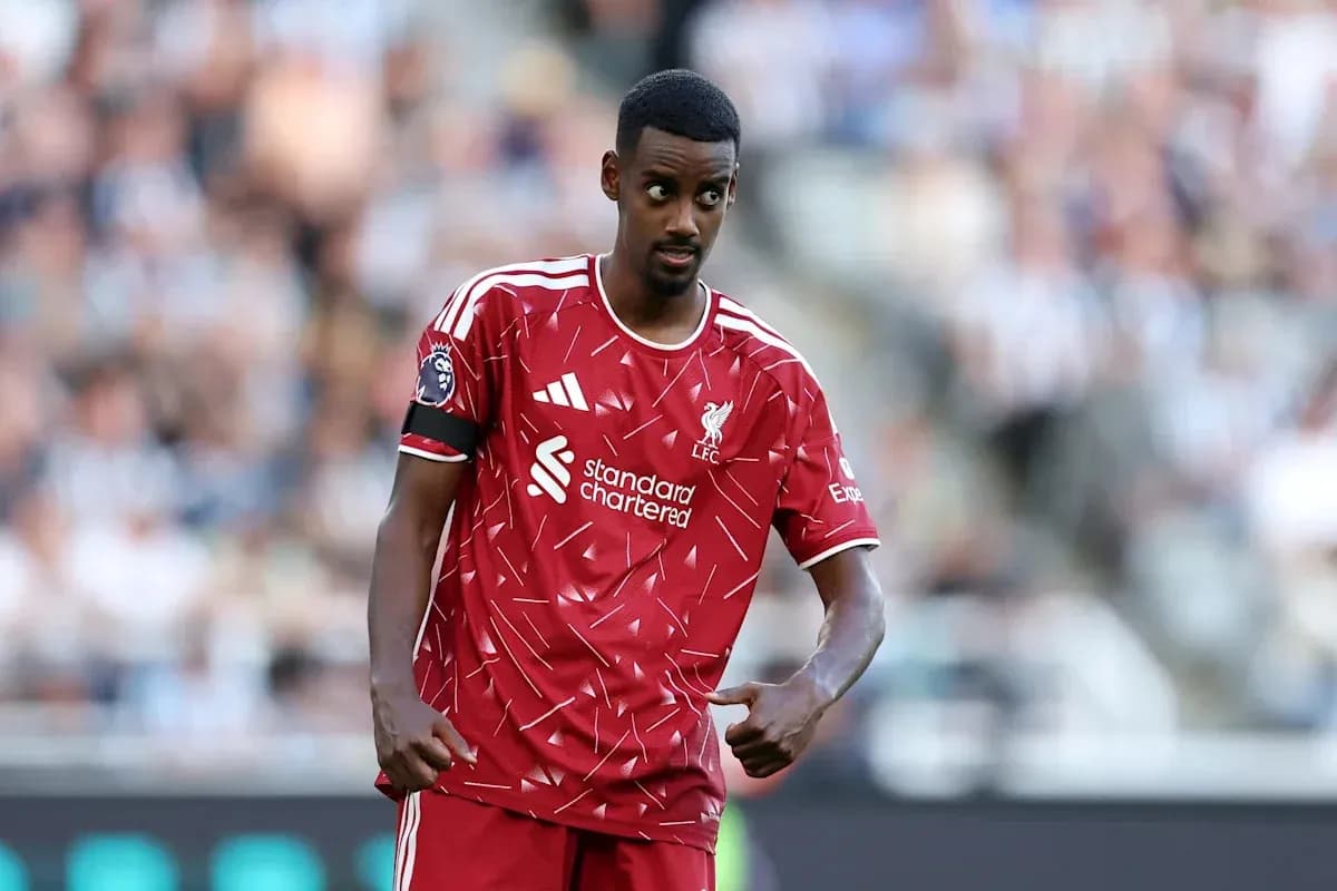 Jugador de Liverpool en el campo durante el partido