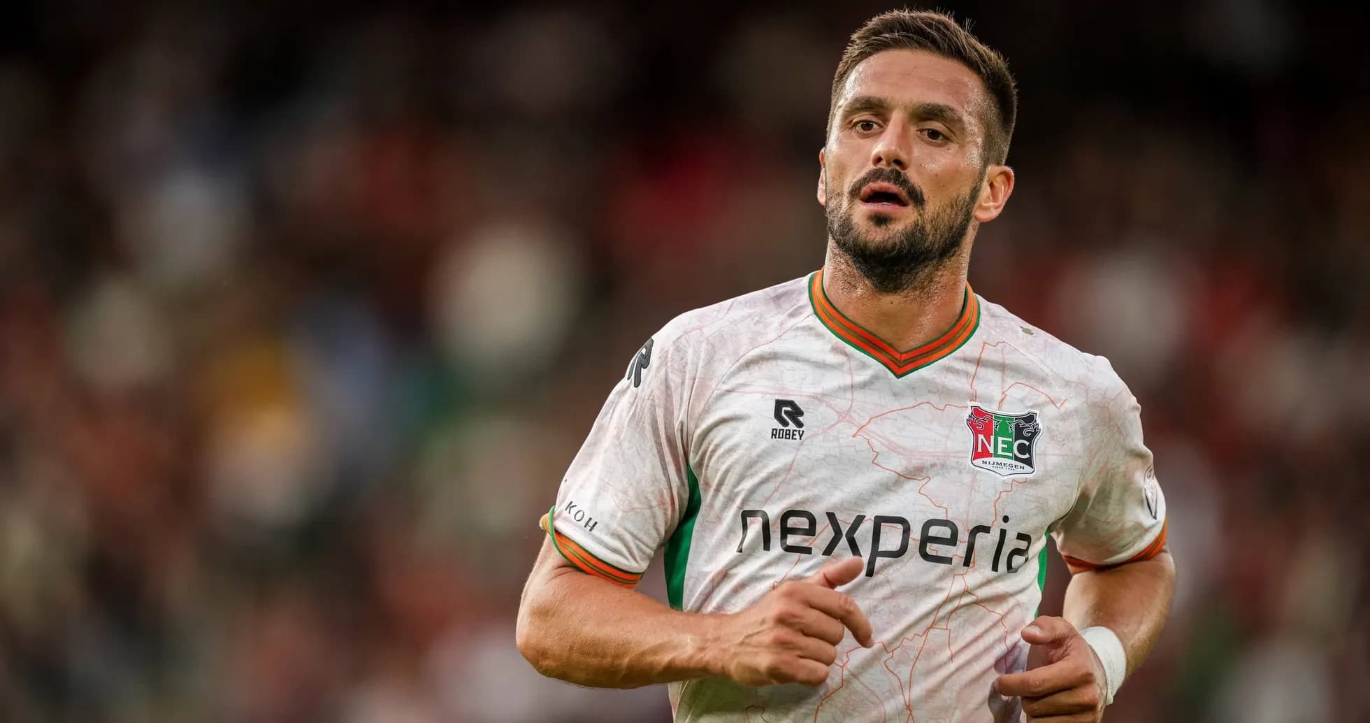 Jugador de NEC Nijmegen durante un partido
