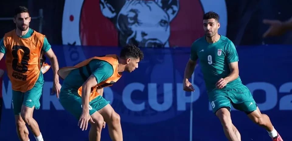 Jugadores de Irán entrenando para el Mundial 2026