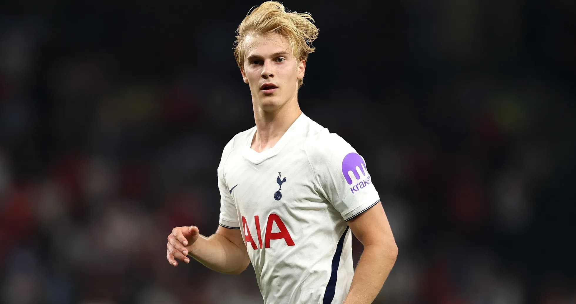 Jugador de Tottenham corriendo durante el partido