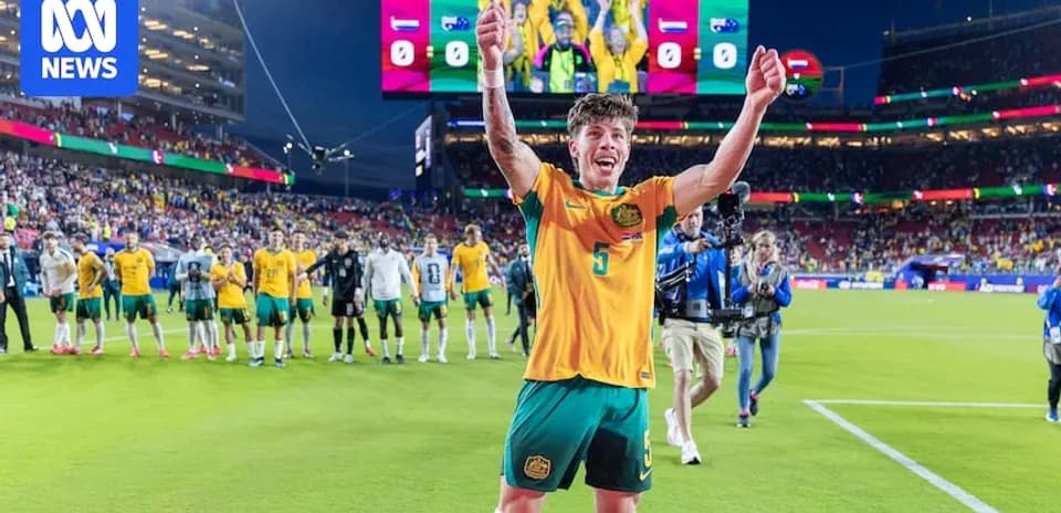 Jugador australiano celebrando en el estadio tras partido