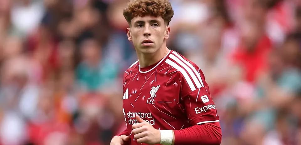 Jugador de Liverpool en acción durante el partido