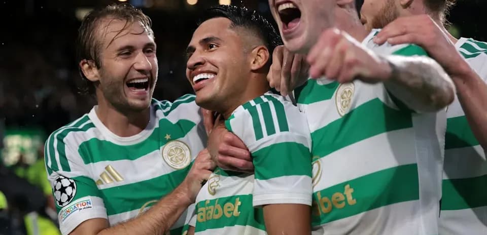 Jugadores de Celtic celebrando un gol en partido